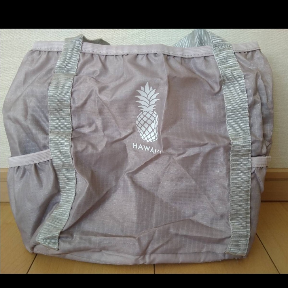 Gray and White Textured Hawaii Tote with Pineapple Design (1-075)